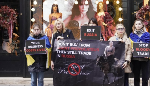 Українці Лондона мітингували проти брендів, які досі працюють в РФ