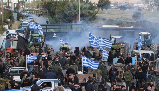 У Греції фермери заблокували аеропорт під час протестів