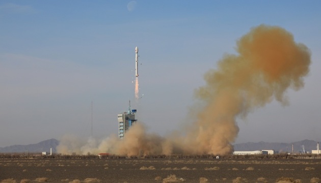 Китай запустив у космос дві ракети за день і вивів на орбіту групу нових супутників