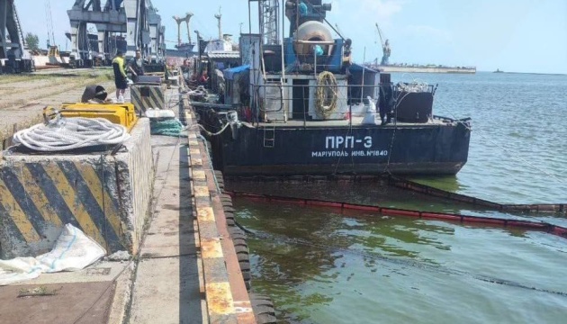 У порту Маріуполя стався розлив нафти