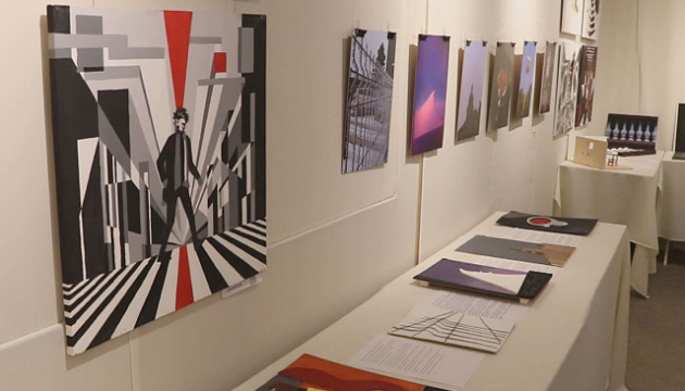 У Коломиї відкрили виставку «Інший погляд» для людей з порушенням зору