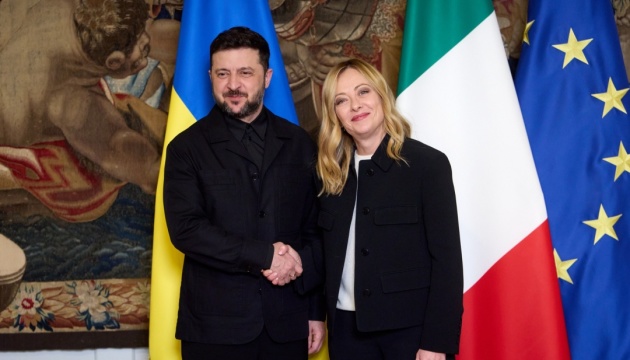Zelensky informa a Meloni sobre el trabajo del equipo negociador ucraniano