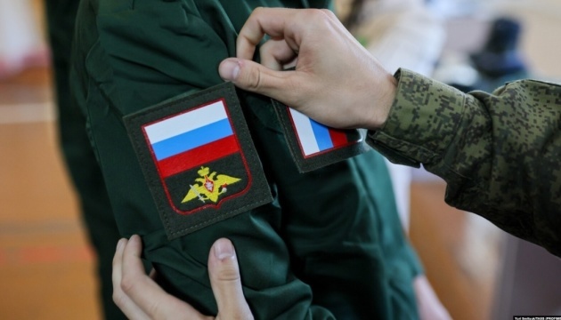 Rusia recluta a niños ucranianos de los territorios temporalmente ocupados directamente en las escuelas