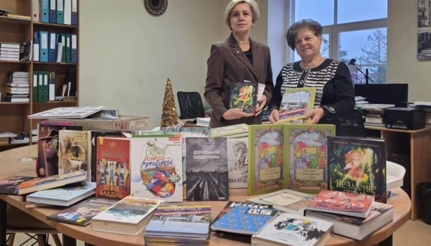 Бібліотеці в Латвії передали 115 книг українською мовою