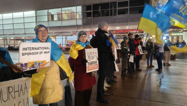 Українці у Фінляндії протестували проти компаній, які працюють в РФ