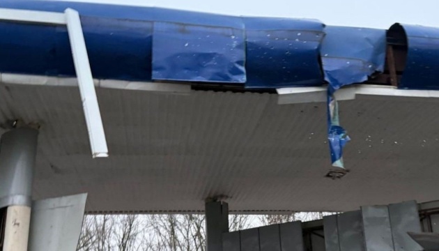 Ворог протягом дня обстріляв Нікопольський район з артилерії та дронами, двоє постраждалих