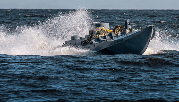 Ukrainische Marinedrohnen treffen im Schwarzen Meer Tanker russischer „Schattenflotte“