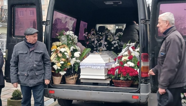 У Тернополі поховали 35-річну жінку та її 4-річну донечку, які загинули внаслідок атаки РФ