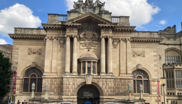 У Британії викрали понад 600 артефактів з Брістольського музею