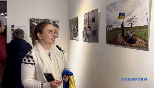 У Парижі відкрилася виставка світлин фотокореспондентів Укрінформу