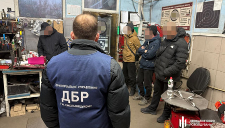 На Хмельниччині посадовці військової частини відправляли підлеглих працювати на приватну СТО