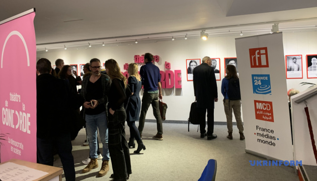 У Парижі на виставці «Ув'язнена свобода» показали світлини полонених українських журналістів