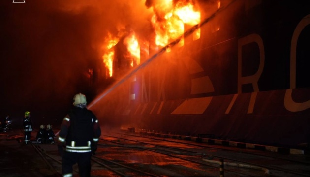 Російський удар пошкодив цивільне судно в порту Чорноморськ - Зеленський