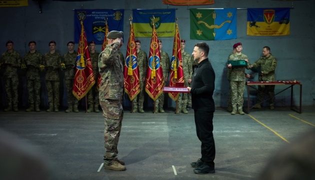 У Харкові Зеленський відзначив військових державними нагородами