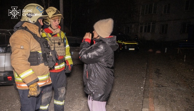 У Сумах ворожий БПЛА влучив у багатоповерхівку