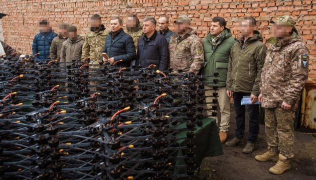 Вінниця передала бойовим бригадам 400 FPV-дронів та автівку