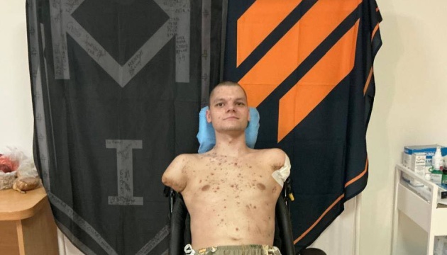 У Києві військовому з ампутаціями відмовили у банківській картці, глава НБУ обіцяє доставити її особисто