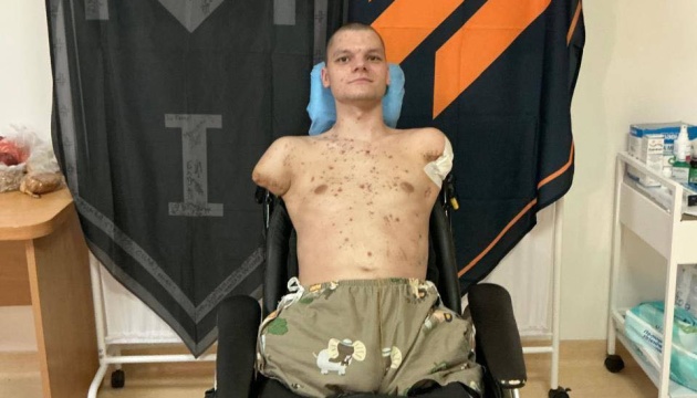 У Києві військовому з ампутаціями відмовили у банківській картці, глава НБУ обіцяє доставити її особисто