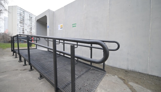 У Києві встановили перше мобільне укриття