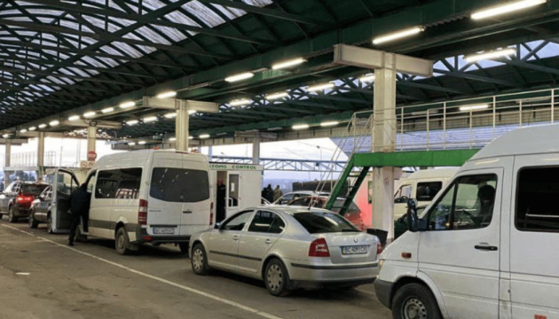 Рух на трасі Одеса-Рені ускладнений: як працюють пункти пропуску на кордоні з Молдовою