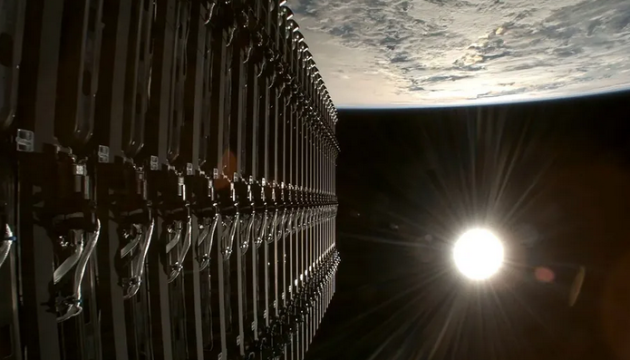 Один із супутників Starlink падає через аварію на орбіті
