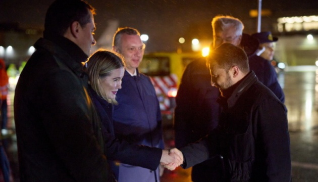 Гроші є. Миру нема. Час уже грає проти ворога