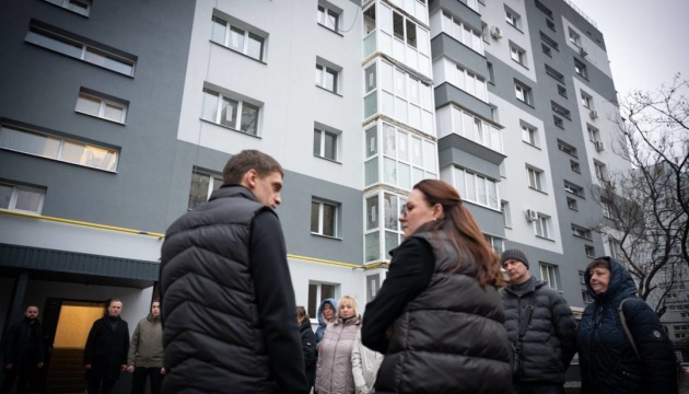 Свириденко оглянула у Запоріжжі відновлений багатоквартирний будинок