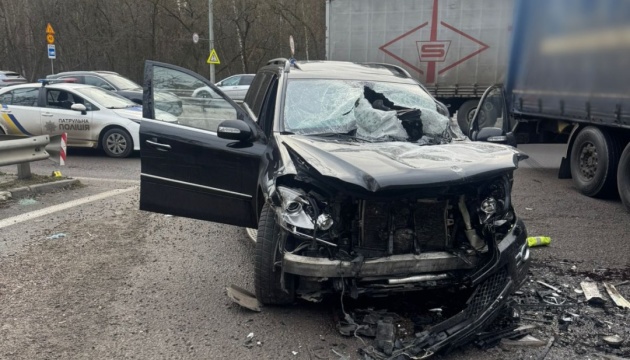 У Києві сталася ДТП за участю вантажівки - загинув підліток, є постраждалі