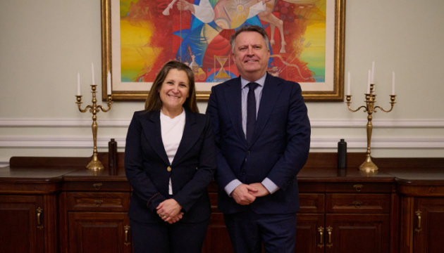 Кислиця і Фріланд обговорили участь Канади у відбудові України