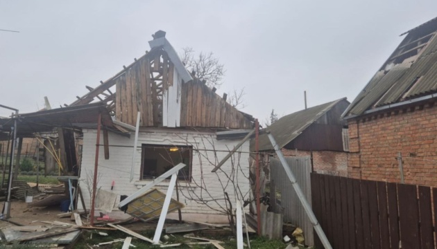У Нікопольському районі через російські атаки пошкоджені будинки, постраждали троє людей 