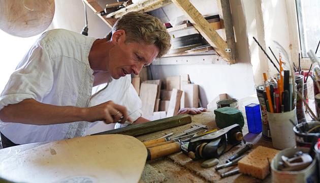 Американський українець залишив Нью-Йорк, аби розвивати кобзарство на Полтавщині