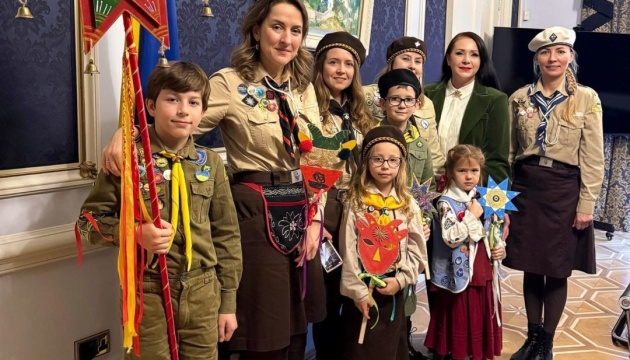 «Пласт» передав Вифлеємський вогонь миру посольству України у Британії