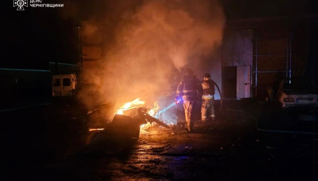 Instalaciones de infraestructura críticas dañadas en dos distritos de la región de Cherníguiv por ataques rusos