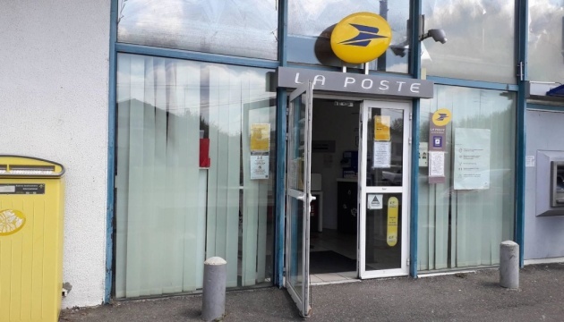 En France, l'opérateur postal et son service bancaire ont été attaqués par des pirates informatiques