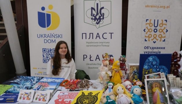 «Різдвяна майстерня» у Варшаві: В центрі польської столиці відбувся український благодійний ярмарок