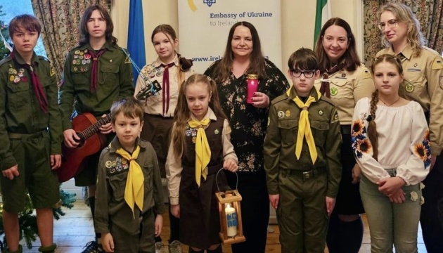 Пластуни передали Вифлеємський вогонь миру посольству України в Ірландії