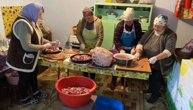 Великі волонтерські справи маленького села