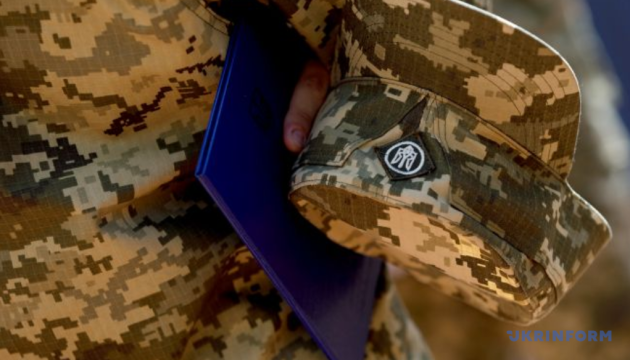 Експосадовець ТЦК з Буковини допоміг уникнути мобілізації 76 особам - прокуратура