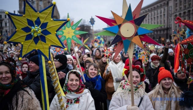 Кияни пройшли Різдвяною ходою із зірками центром столиці / Фото: Данило Антонюк, Укрінформ