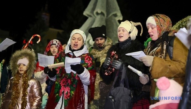 У Харкові на Різдво колядували на вулицях та в метро