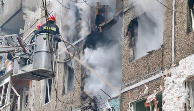 Frappe sur un immeuble à Tchernihiv : Le nombre de victimes s'élève à 10, dont 3 enfants