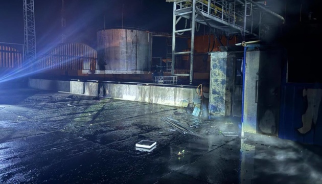 Росія всю ніч атакувала порти Одещини: пошкоджені елеватори та іноземні судна