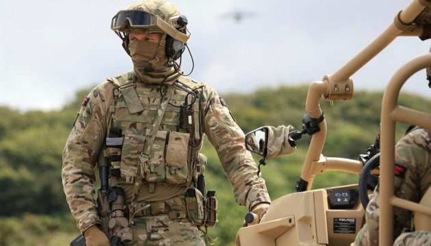 Британія планує запустити програму річної військової підготовки для юнаків