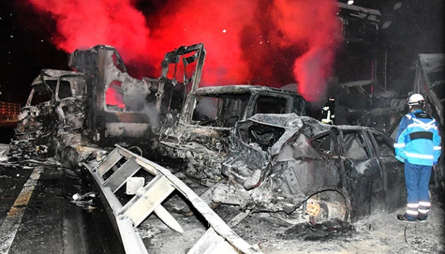 В Японії сталася масштабна ДТП за участю понад 50 авто, є загиблі, десятки поранених