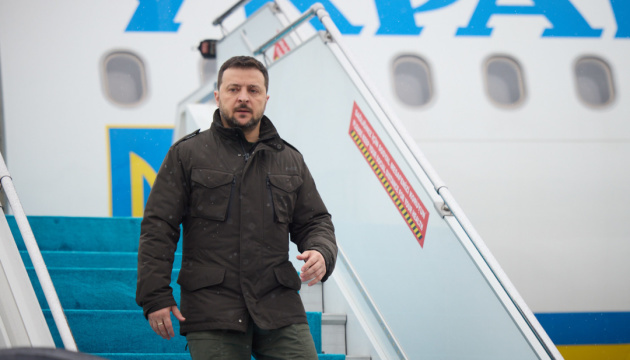 Zelensky arrives in Canada