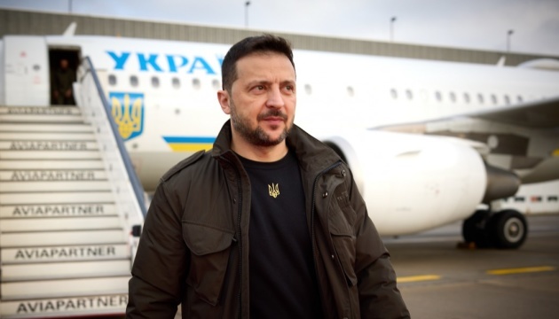 Zelensky llega a EE.UU. para reunirse con Trump el domingo