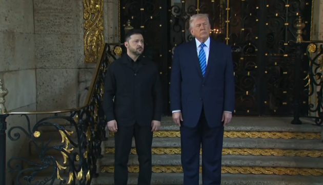 Volodymyr Zelensky rencontre Donald Trump à Mar-a-Lago pour discuter de la paix en Ukraine