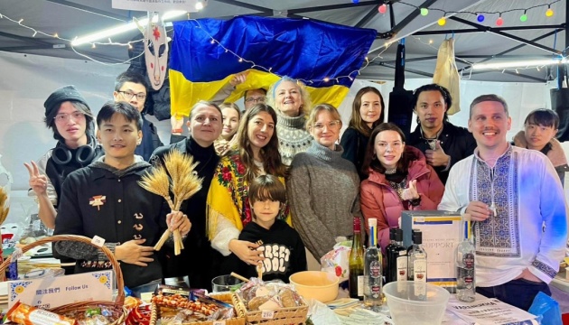 Українські різдвяні традиції представили на благодійному ярмарку в Тайбеї