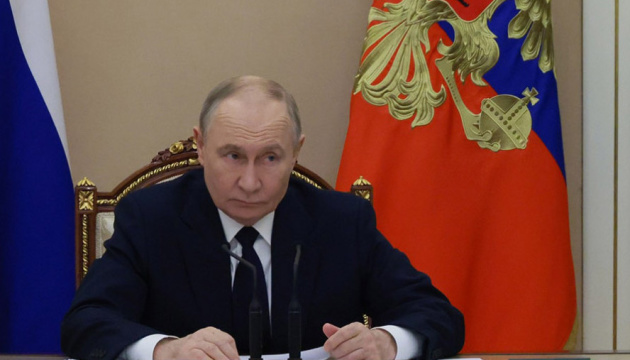 Путін доручив продовжувати наступальні дії в Україні на тлі мирних переговорів