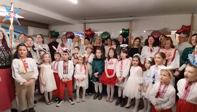 В Анкарі діти долучилися до флешмобу «Коляда для захисника»